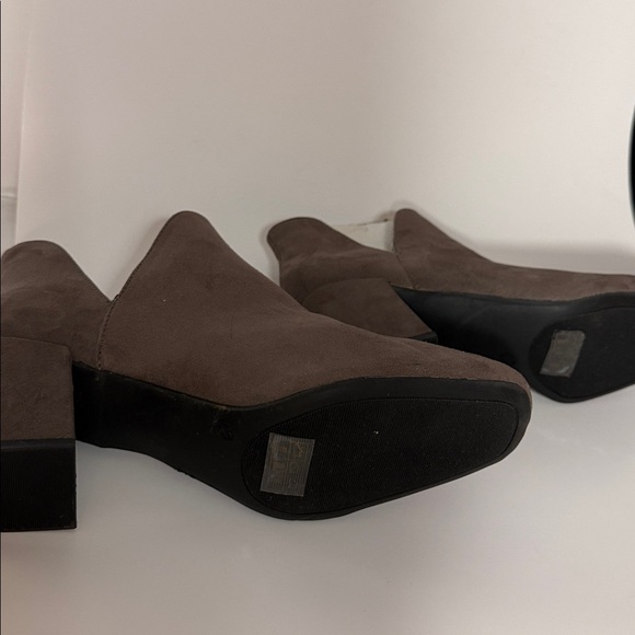 Journee Lola Collection Medium Grey Ankle Booties Heel “3” Size 12 - Picture 5 of 7